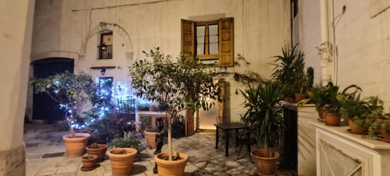 Traditional Apartment In Old City บารี ภายนอก รูปภาพ